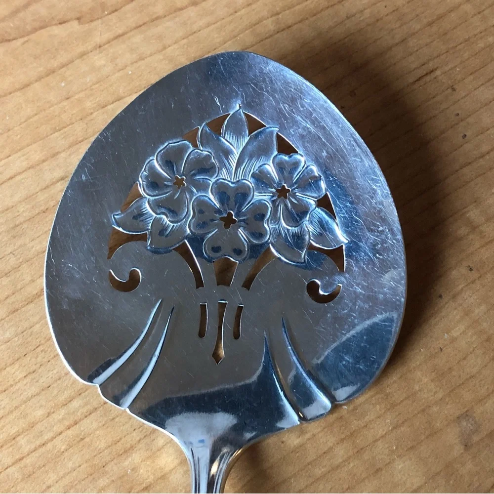 Precious Mirror International Silver Tomato Server Floral Spring Pattern